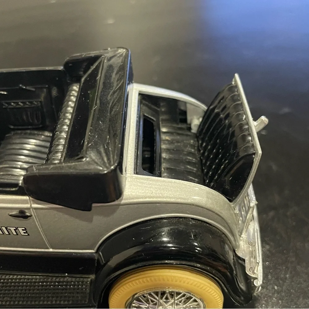 Liberty Classics Argo White Ford Model A Roadster 1:25 Scale Die Cast Bank